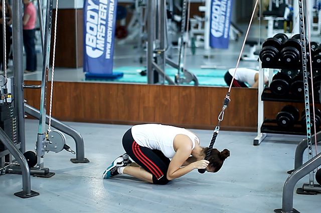 Photo of Rope Crunch exercise