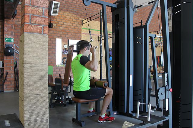 Photo of One Arm Lat Pulldown exercise