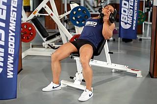 Alternate Incline Dumbbell Curl