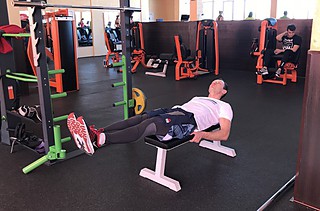 Flat Bench Lying Leg Raise