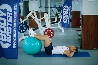 Crunch - Legs On Exercise Ball