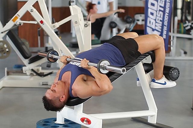 Photo of Decline Close-Grip Bench To Skull Crusher  exercise